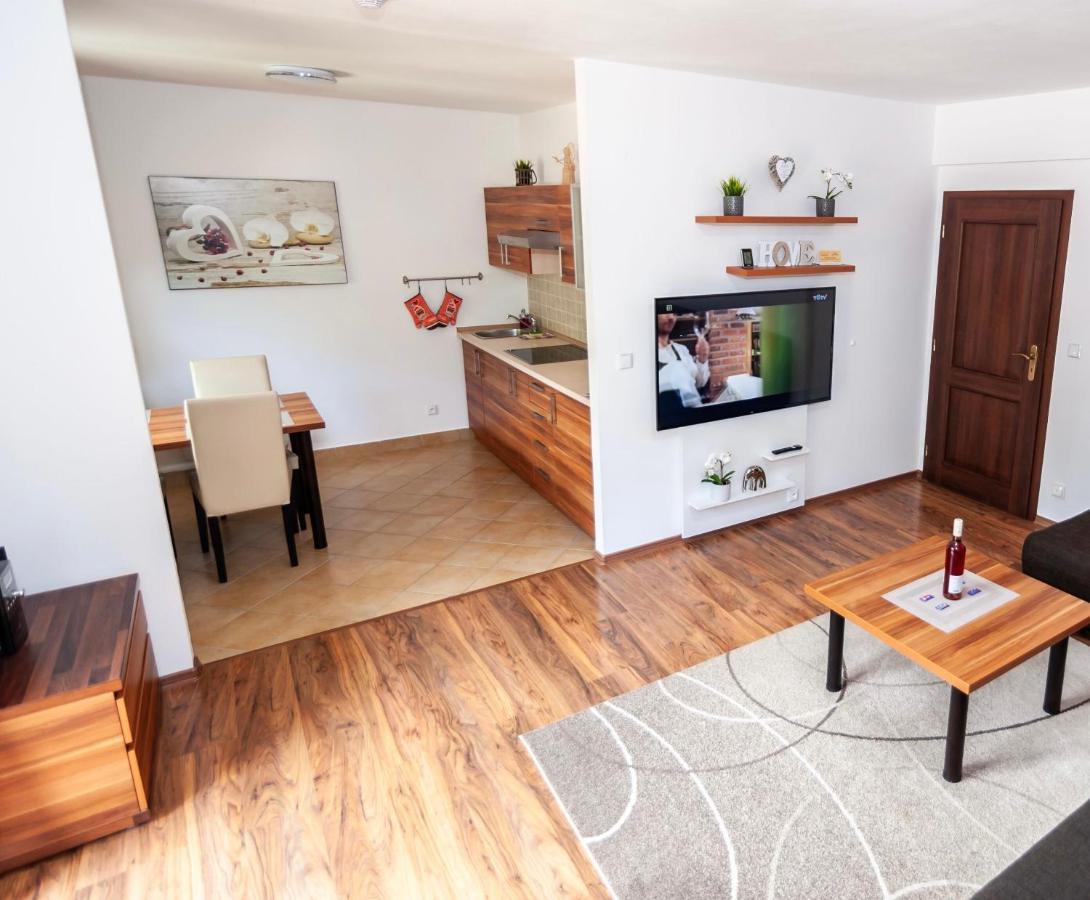 루좀베로크 Vila Helena - Apartman Helena 15 아파트 외부 사진